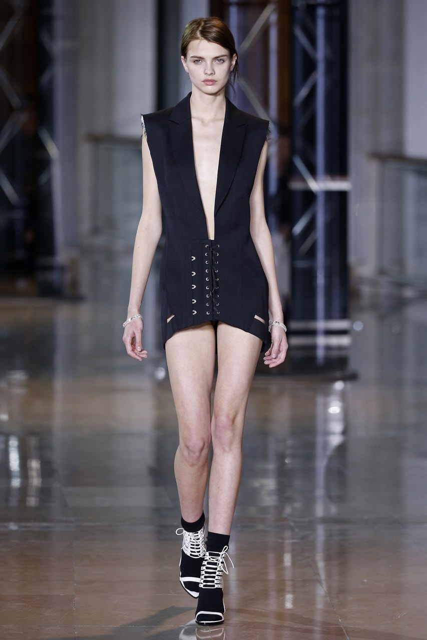 Paris Fashion Week Autunno/Inverno 2016/17 Anthony Vaccarello